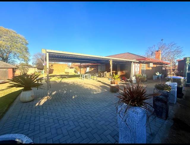 4 BEDROOM HOUSE FOR SALE IN VANDERBIJLPARK CW 5